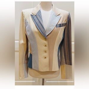 St. John ladies jacket size medium price is firm look great with jeans